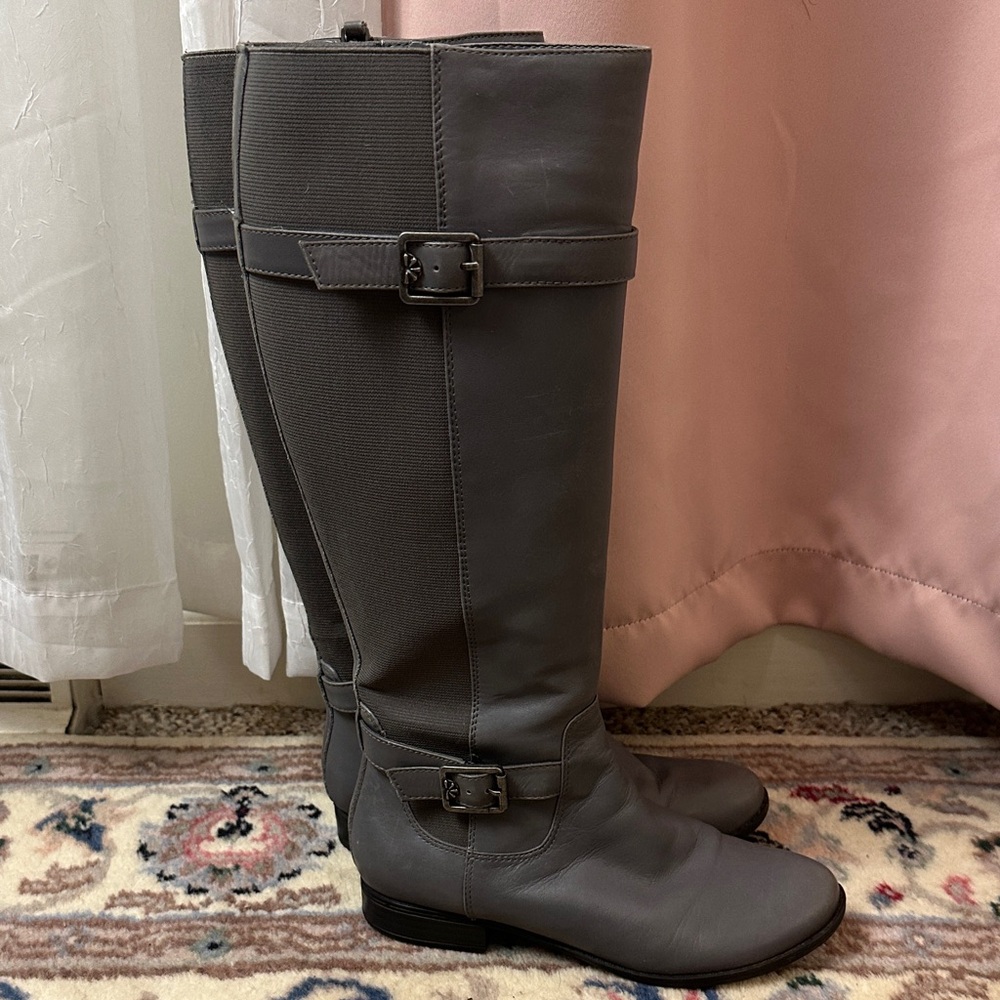 Isaac Mizrahi Gray Heeled leather Boots 5.5M